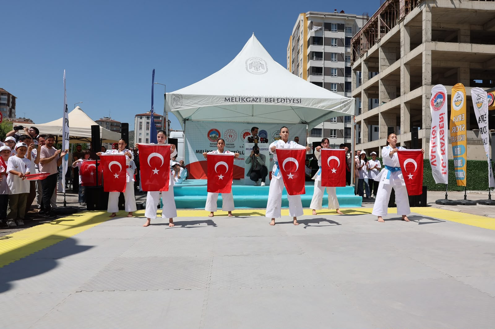 72. ERVA COŞKU İLE AÇILDI