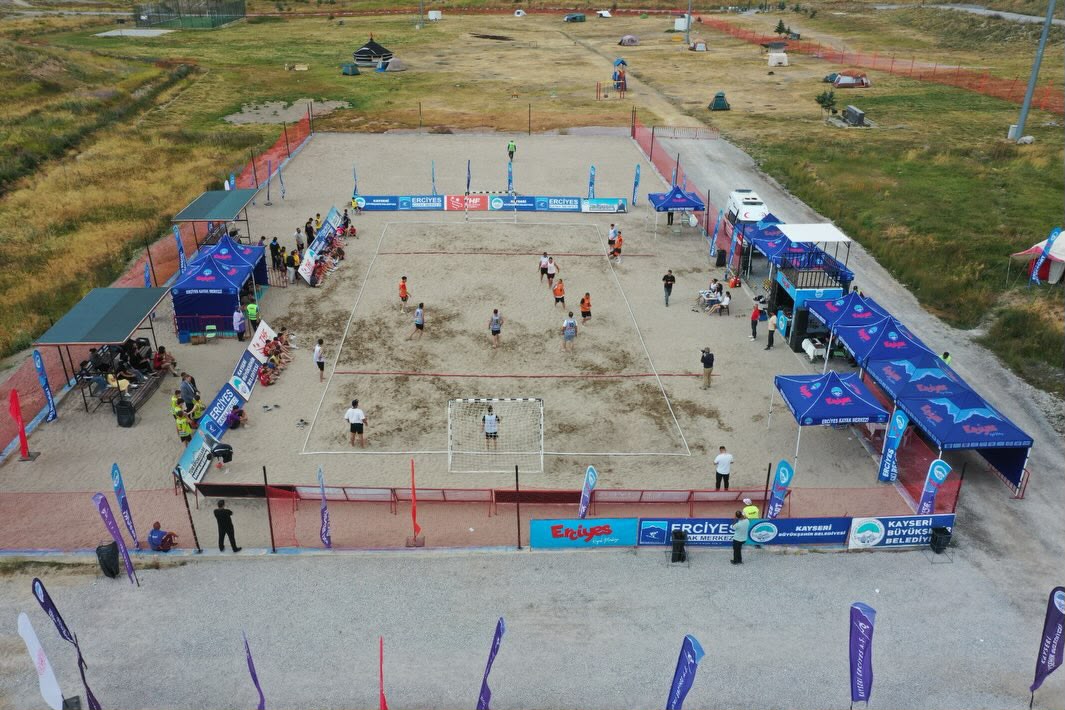 ERVA SPOR OKULLARI'NDAN PLAJ HENTBOLUNDA BUYÜK BAŞARI! 