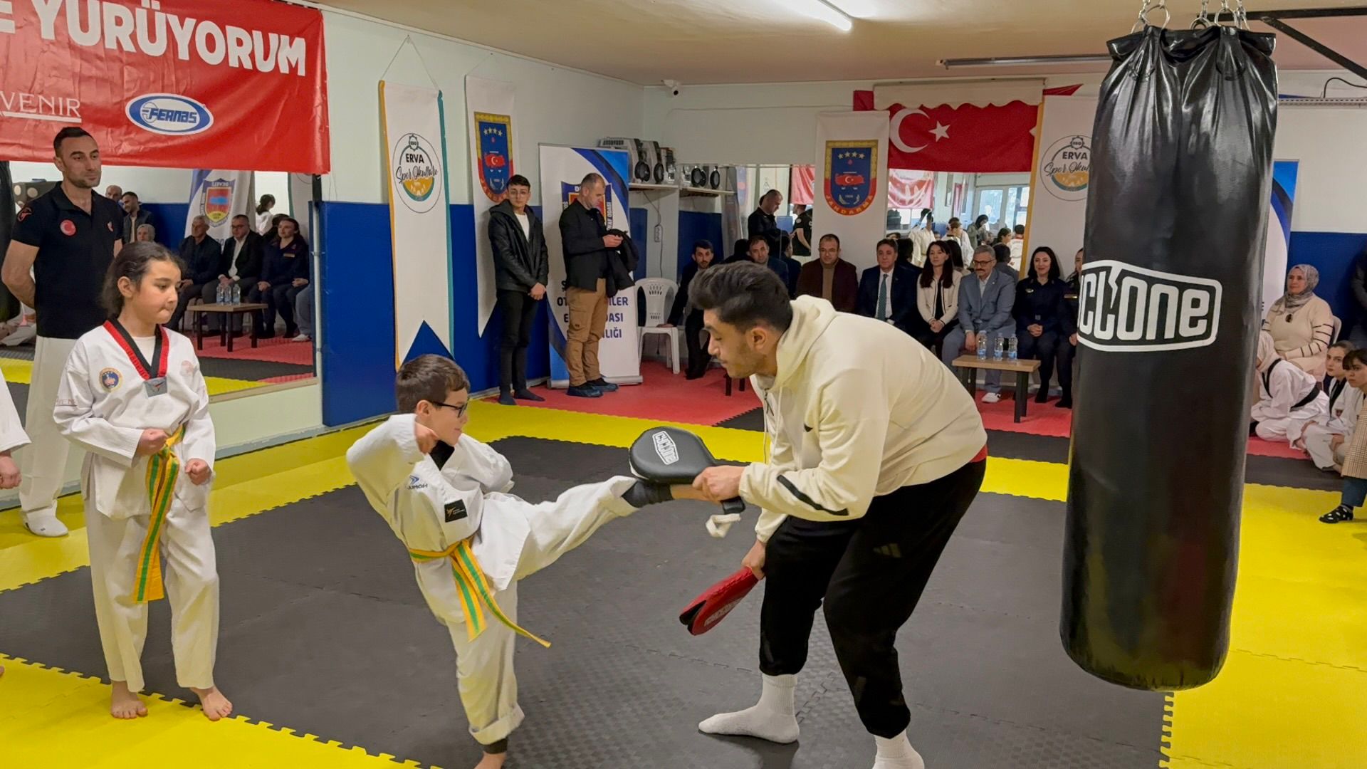 Develi\de Taekwondo Kusak Sinavi Düzenlendi